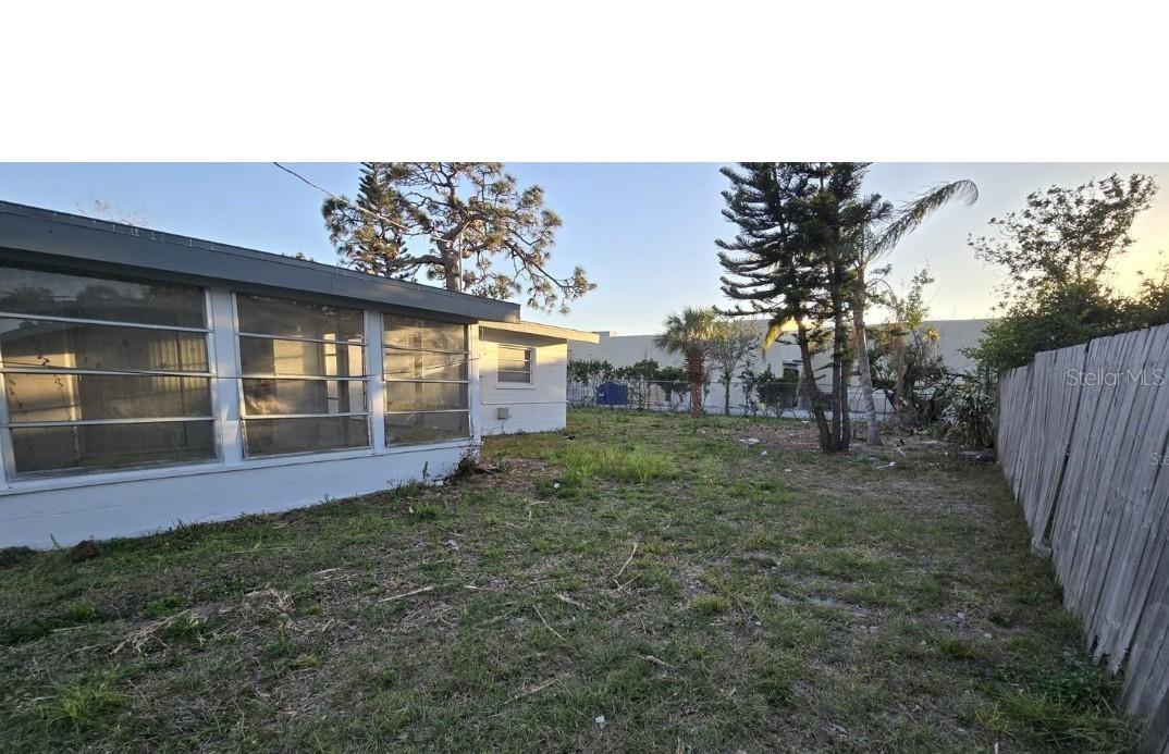 VENICE GARDENS - Residential Lease