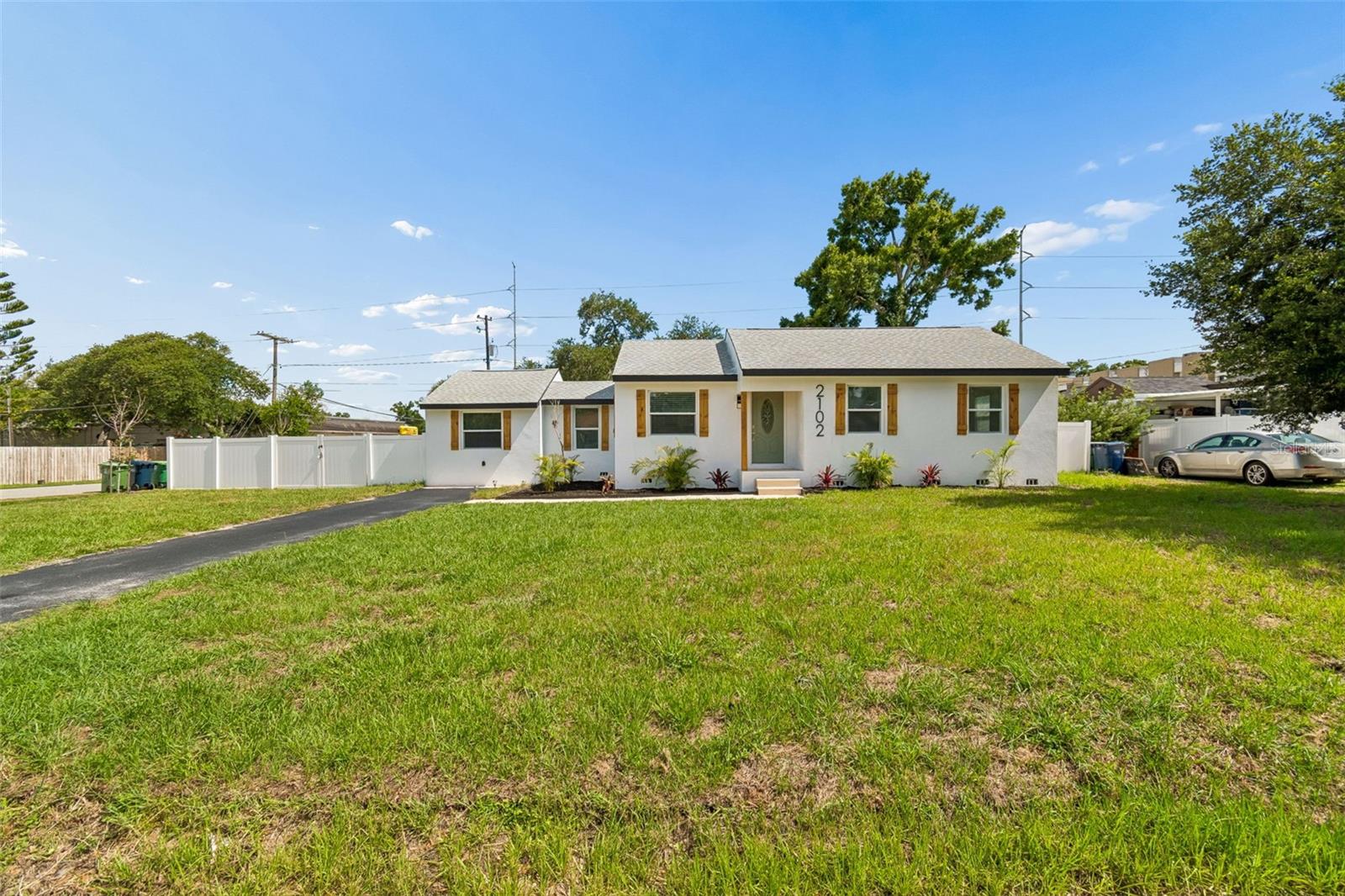 2102 W FERRIS AVENUE