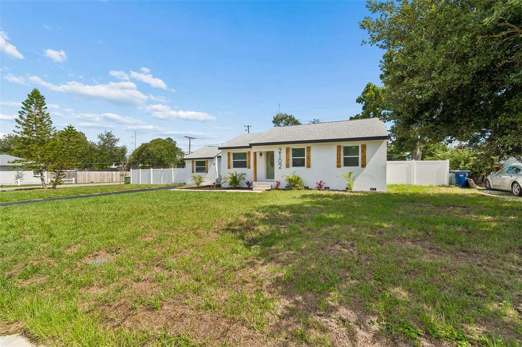 Photo of 2102 W Ferris Avenue, Tampa, FL 33603 (MLS # TB8519730)