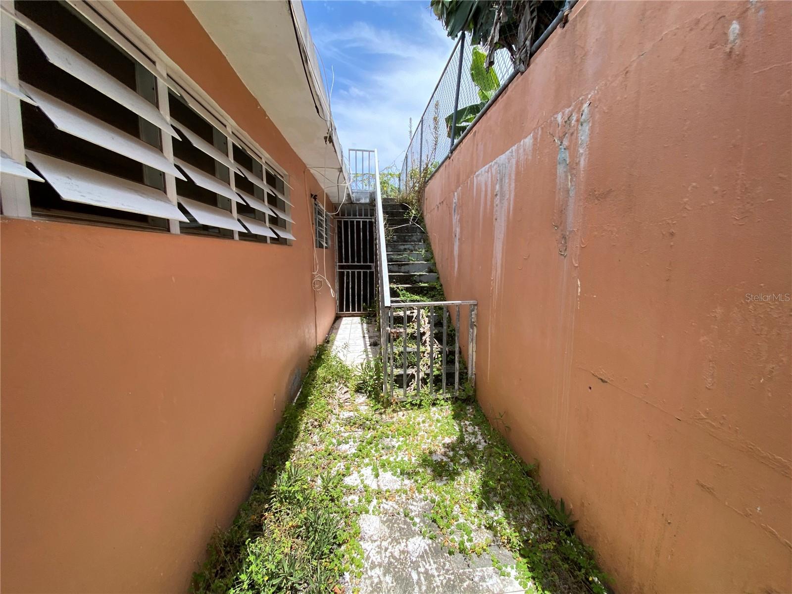 BARRIO MIRADERO - ALTURAS DE MAYAGUEZ - Residential
