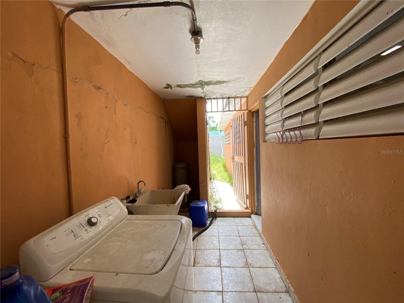 BARRIO MIRADERO - ALTURAS DE MAYAGUEZ - Residential