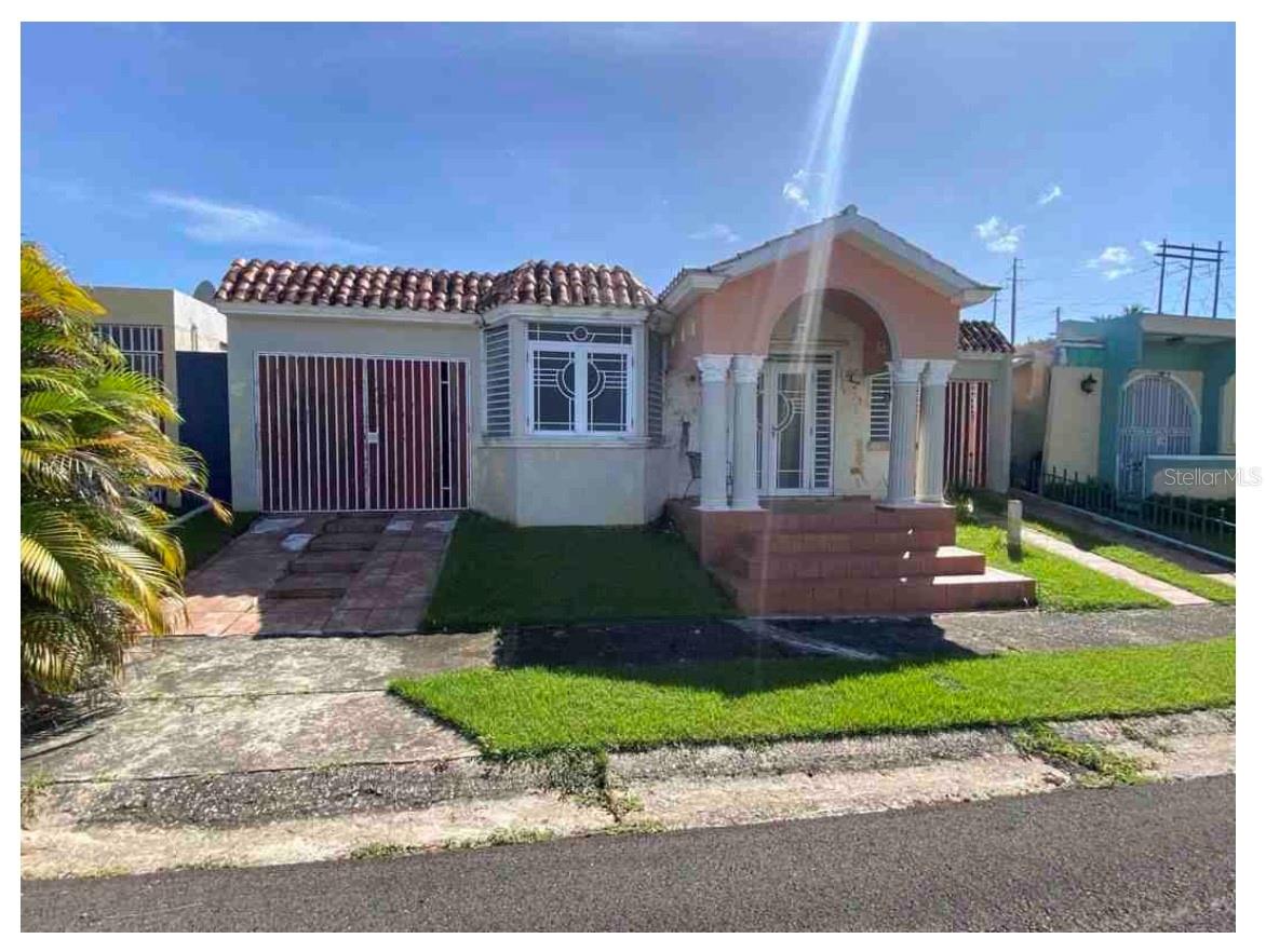 BARRIO MIRADERO - ALTURAS DE MAYAGUEZ - Residential