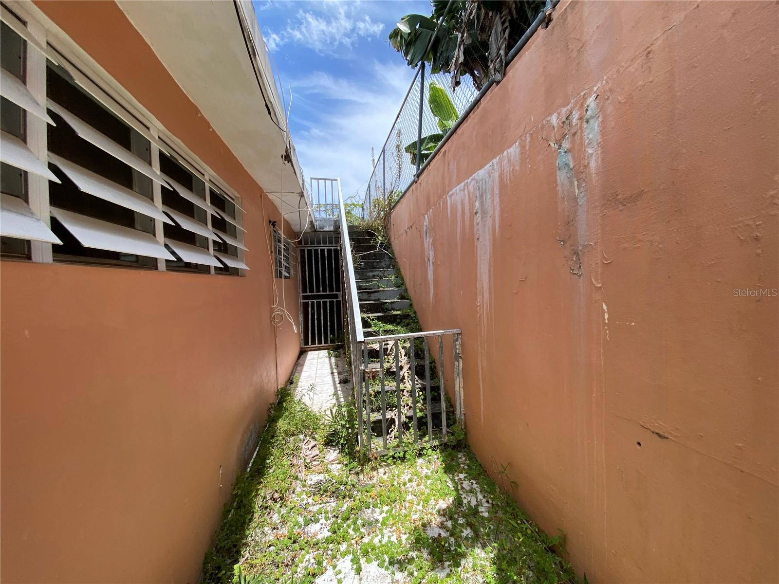 BARRIO MIRADERO - ALTURAS DE MAYAGUEZ - Residential