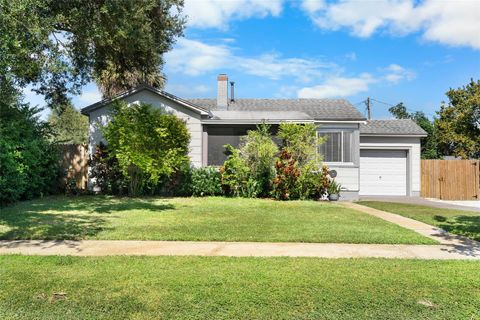 Photo of 1535 35th Avenue N, St Petersburg, FL 33704 (MLS # TB8441015)