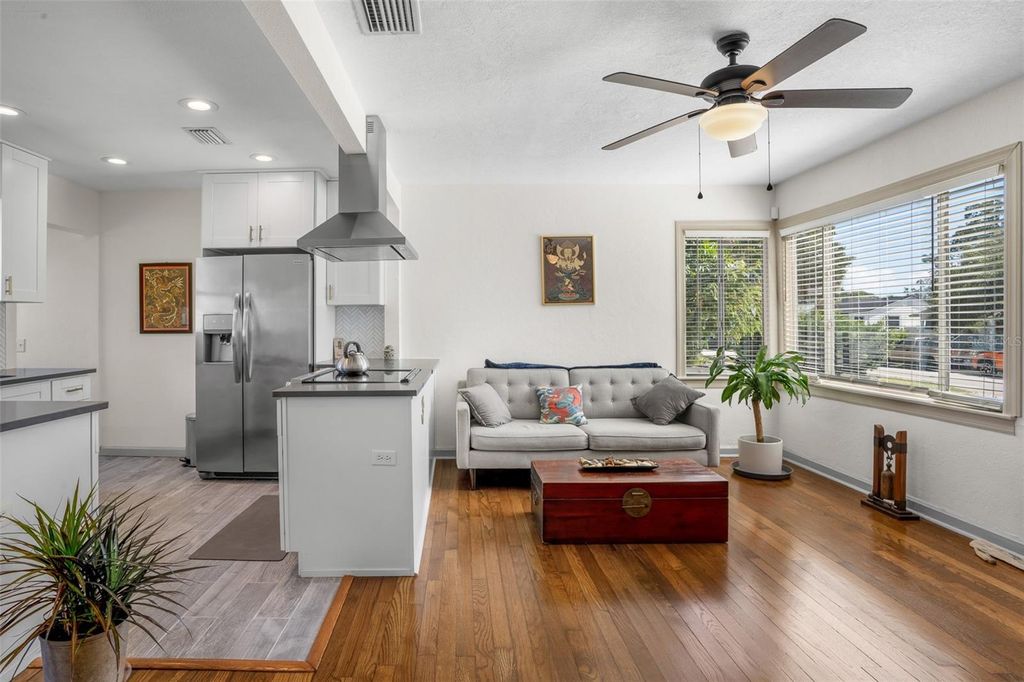 Photo of 1535 35th Avenue N, St Petersburg, FL 33704 (MLS # TB8441015)