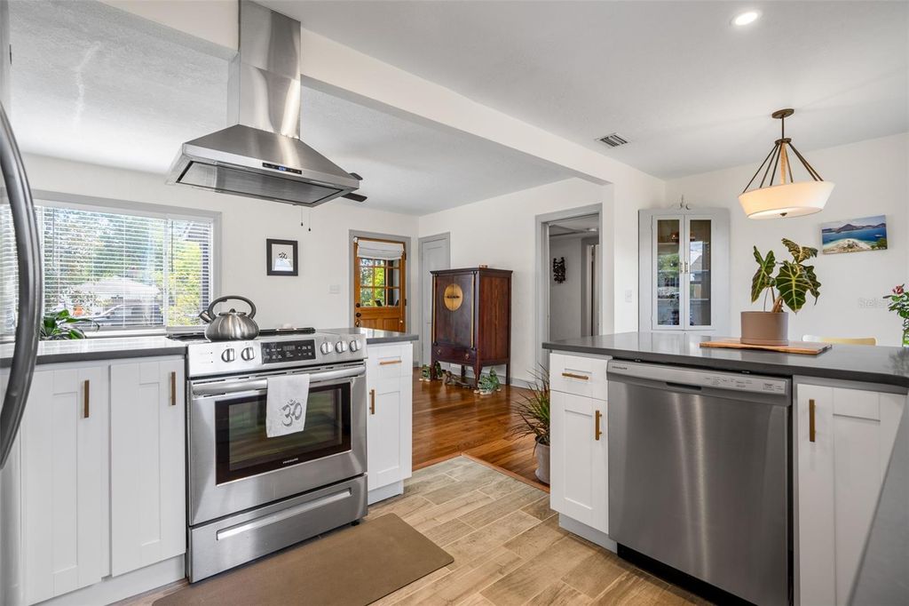 Photo of 1535 35th Avenue N, St Petersburg, FL 33704 (MLS # TB8441015)