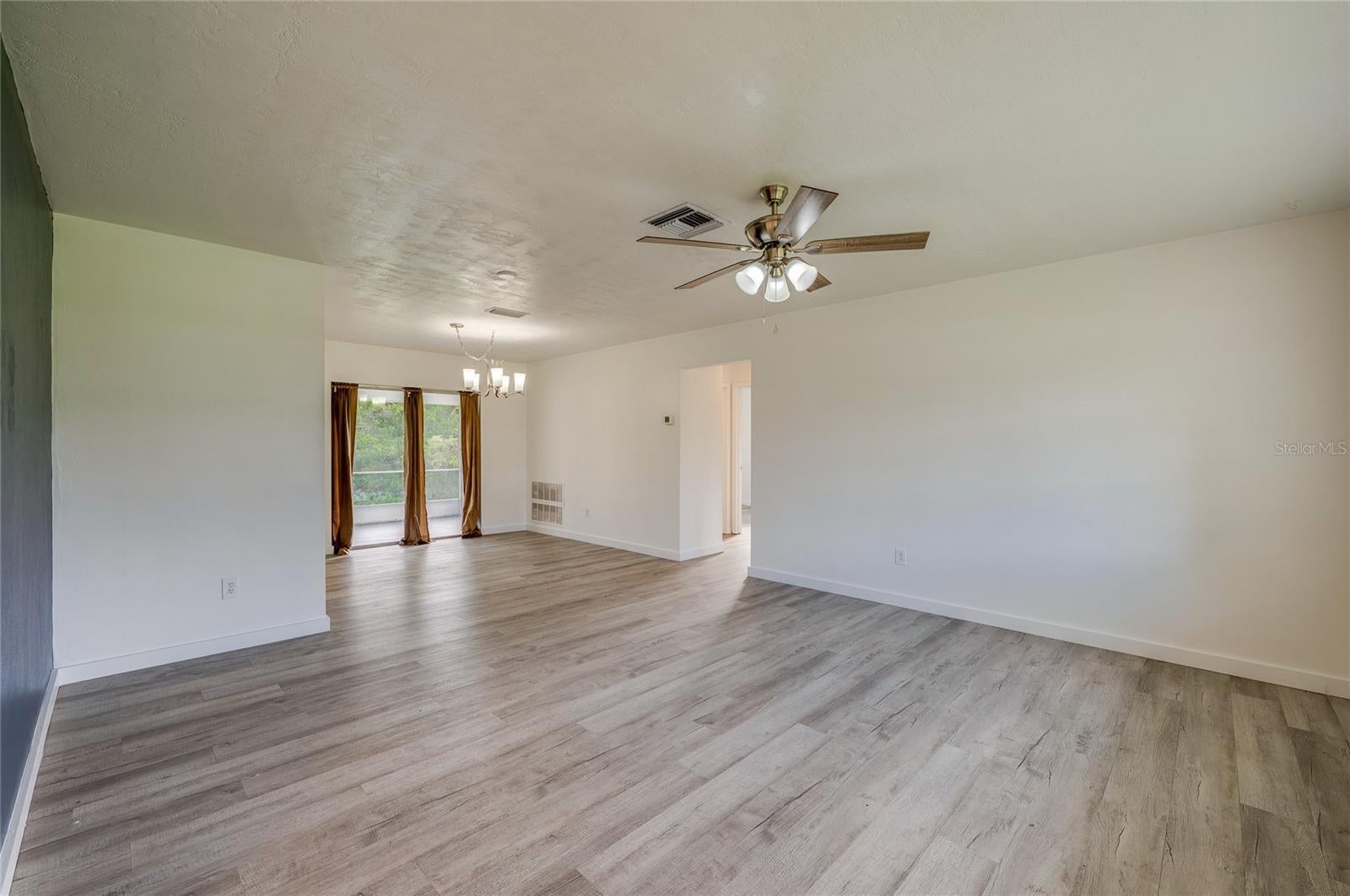 971 N WAYCROSS CIRCLE