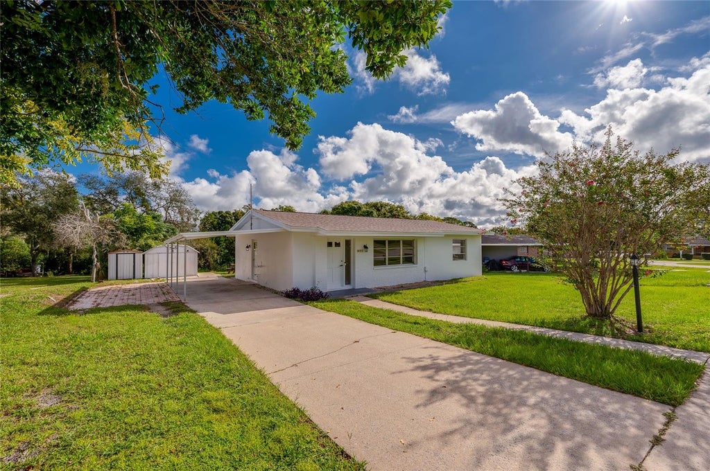 Photo of 971 N Waycross Circle, Deltona, FL 32725 (MLS # V4951498)