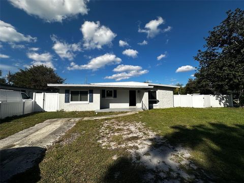 Photo of 156 Pinecrest Drive, Sanford, FL 32773 (MLS # O6356629)