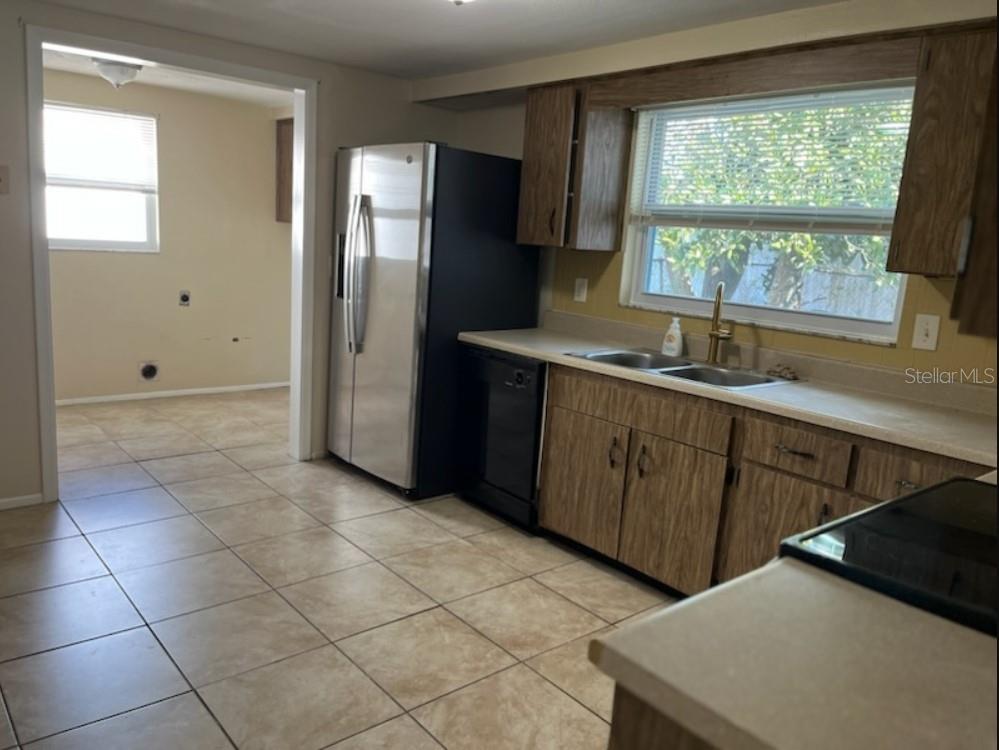 11010 TAMARIX AVENUE