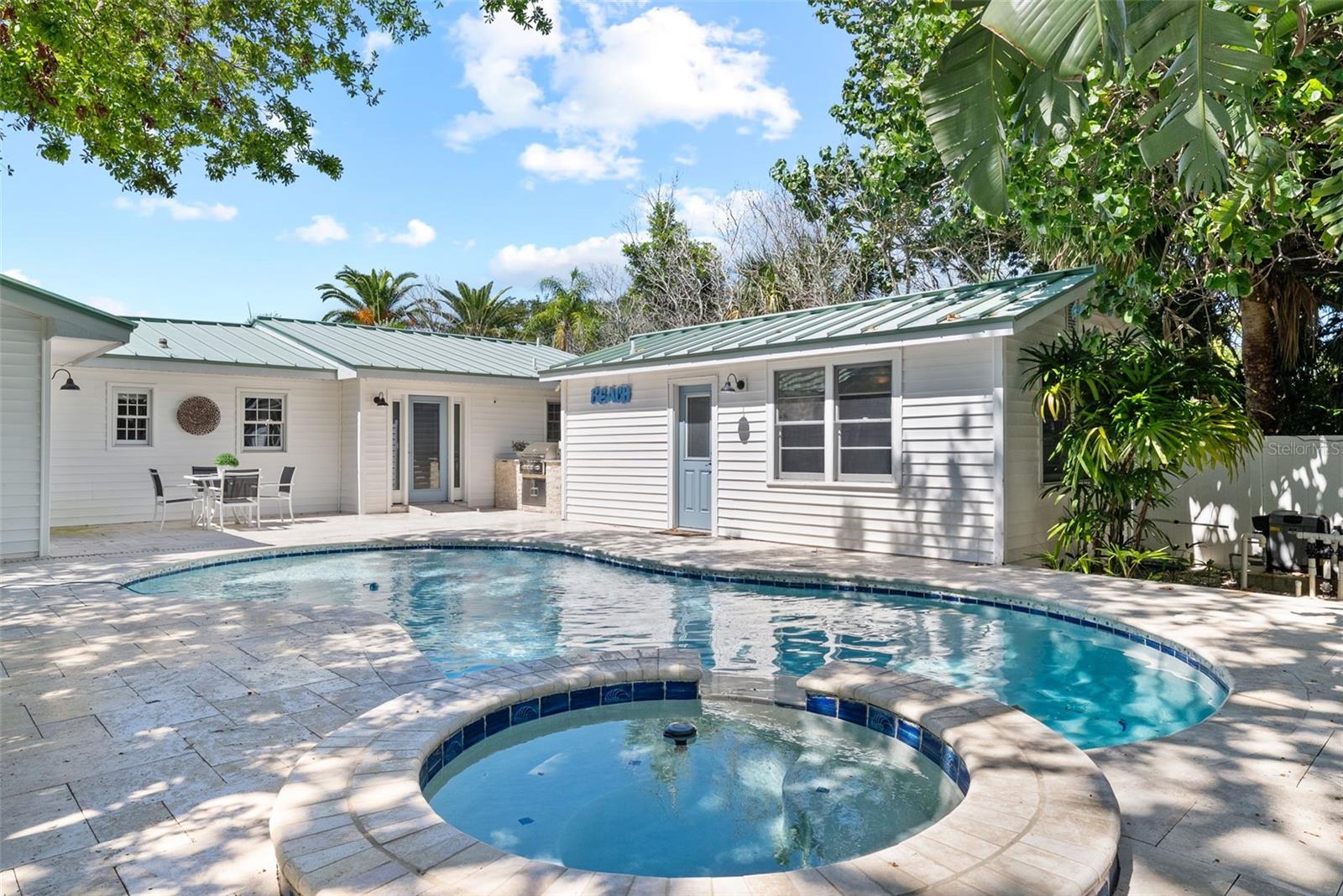 MANDALAY SUB - Residential Lease