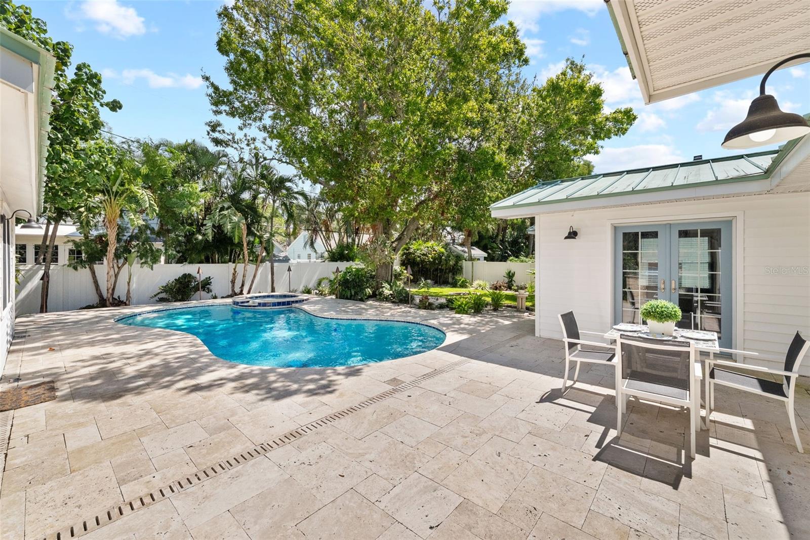 MANDALAY SUB - Residential Lease