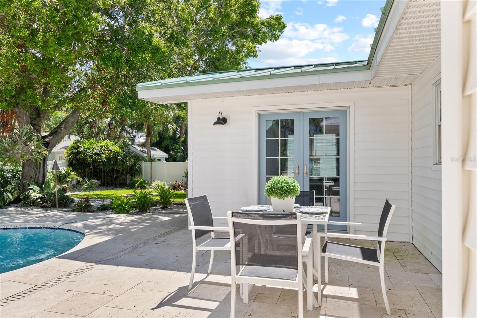 MANDALAY SUB - Residential Lease