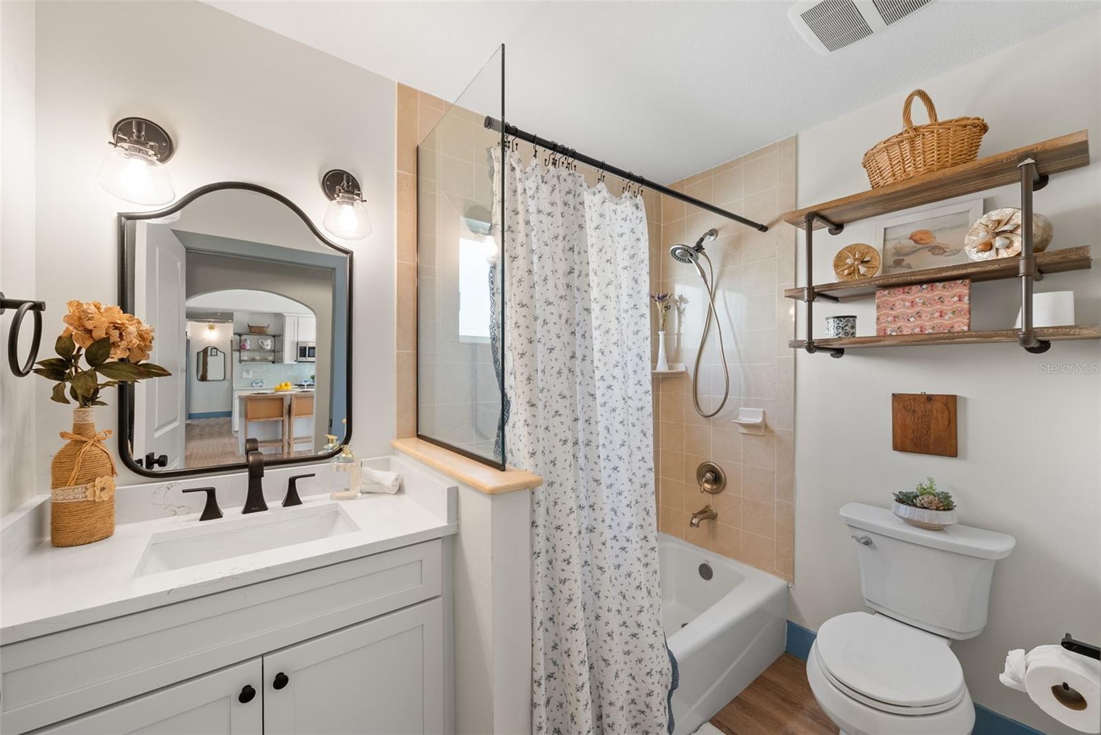 MANDALAY SUB - Residential Lease