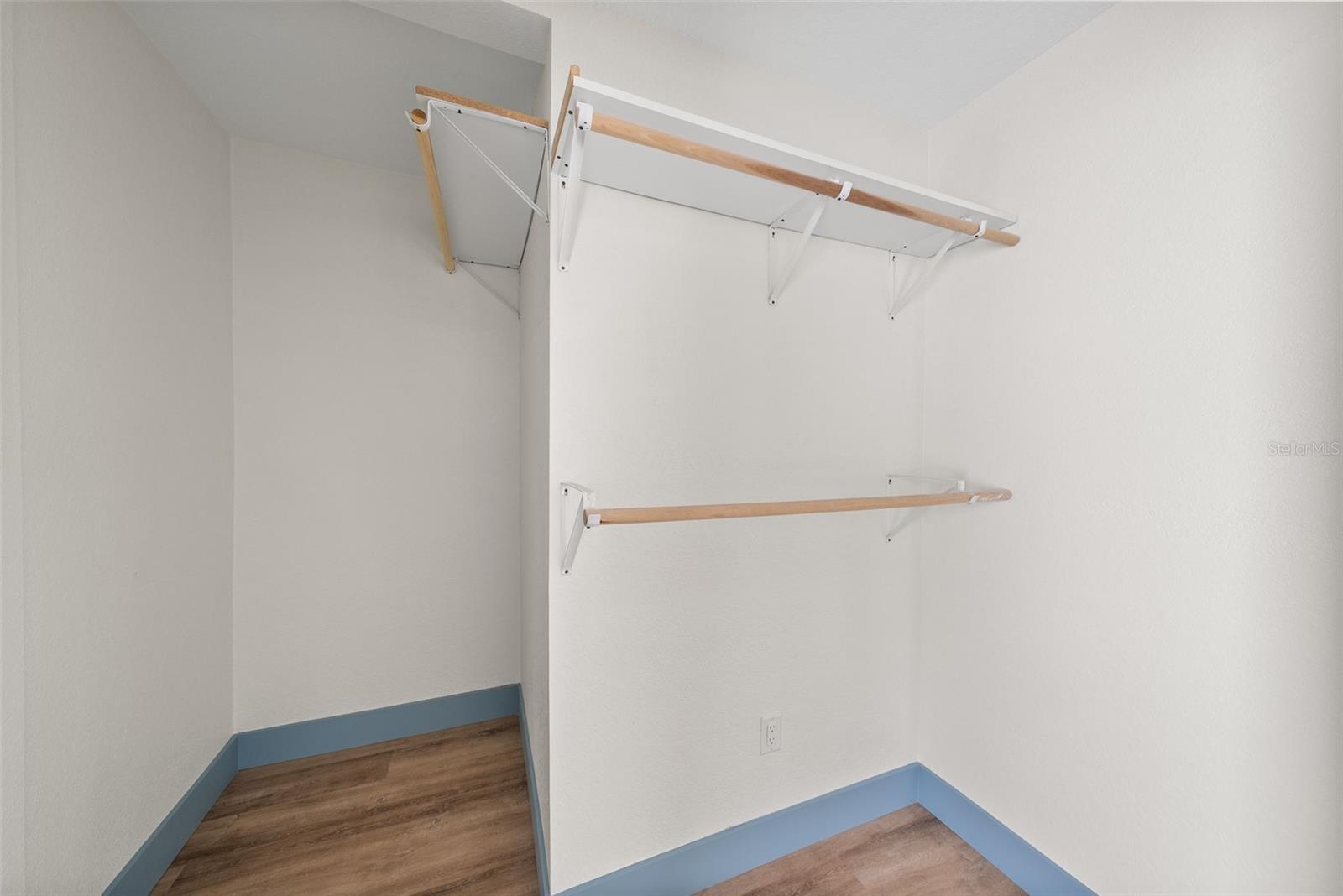 MANDALAY SUB - Residential Lease