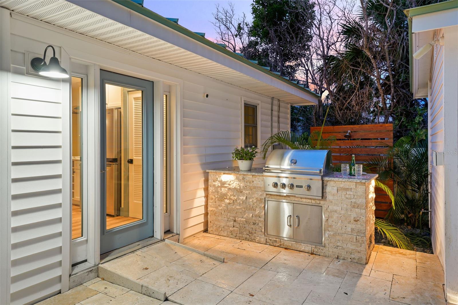 MANDALAY SUB - Residential Lease