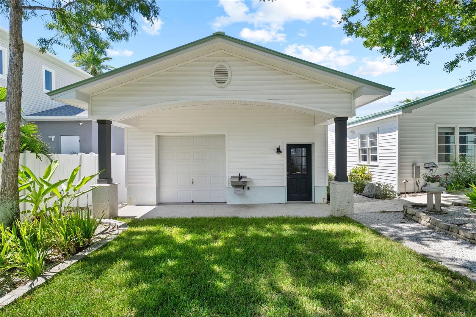 MANDALAY SUB - Residential Lease