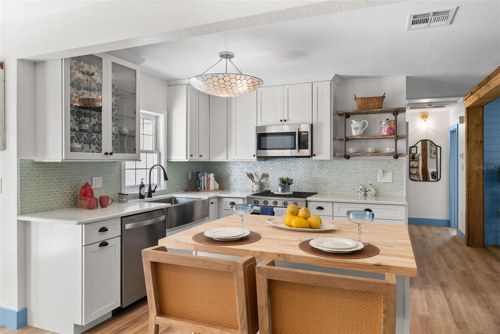 MANDALAY SUB - Residential Lease