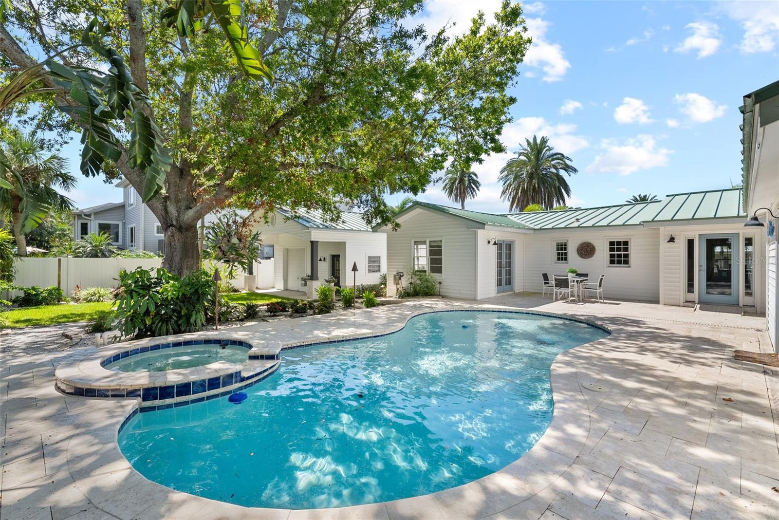 MANDALAY SUB - Residential Lease