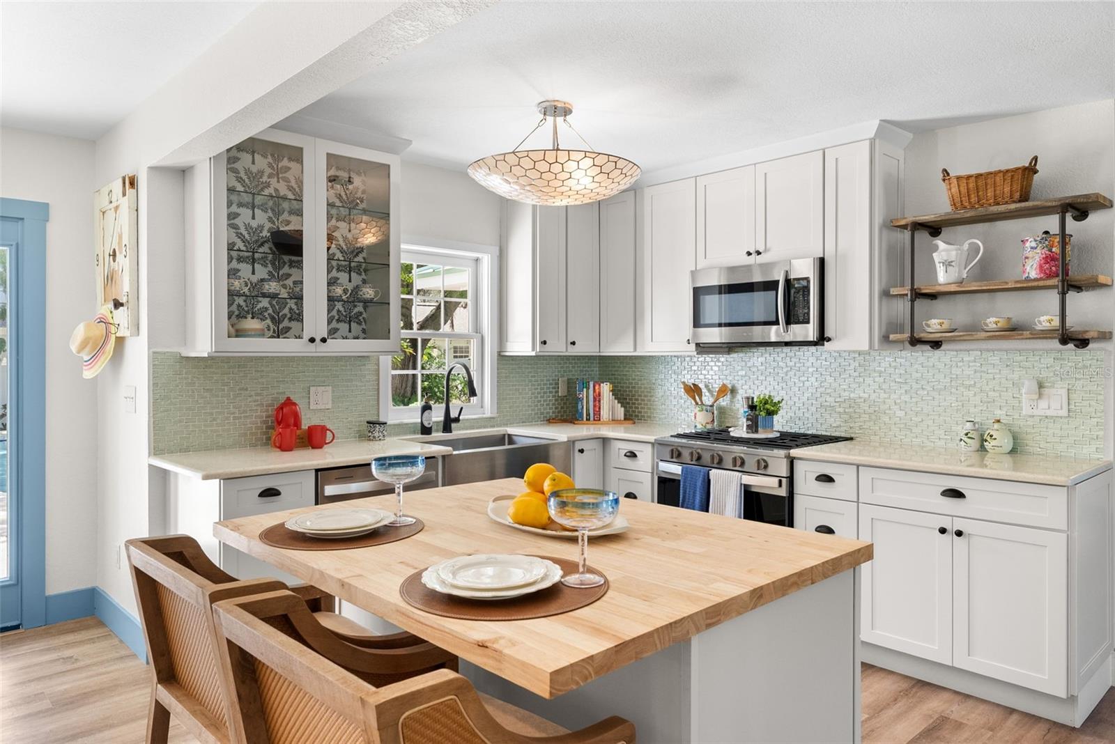 MANDALAY SUB - Residential Lease