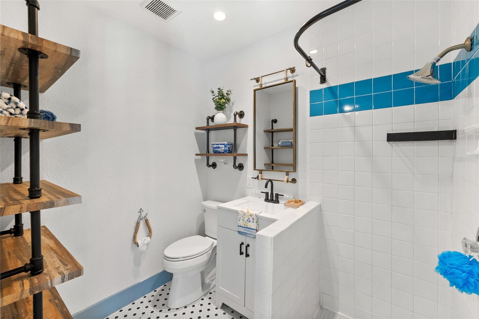 MANDALAY SUB - Residential Lease