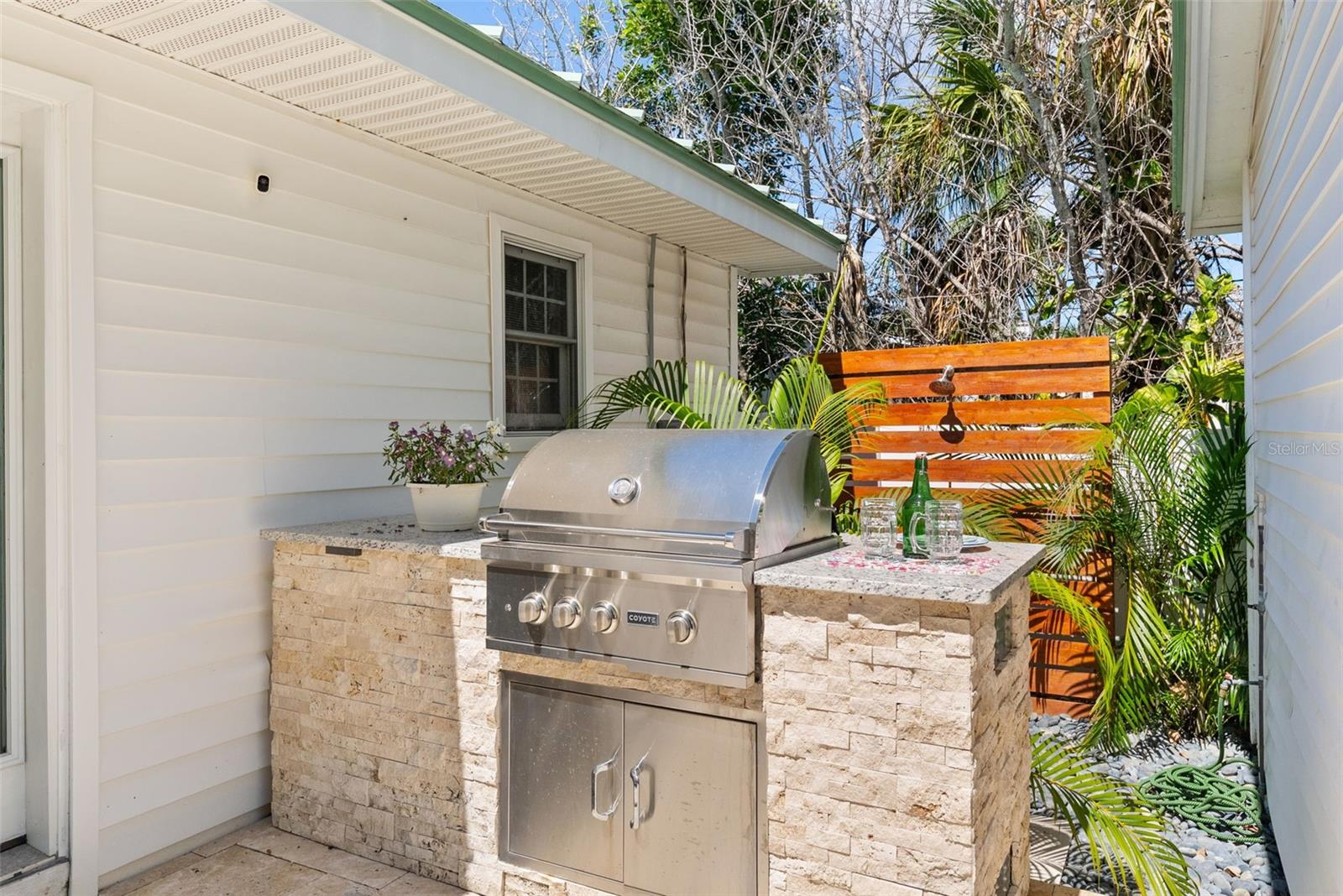 MANDALAY SUB - Residential Lease