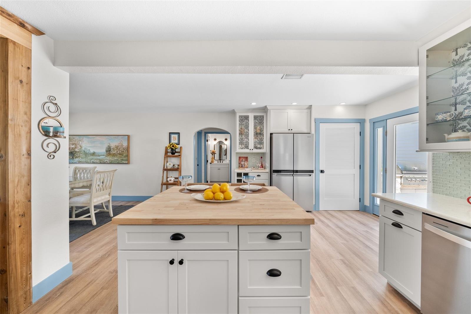 MANDALAY SUB - Residential Lease