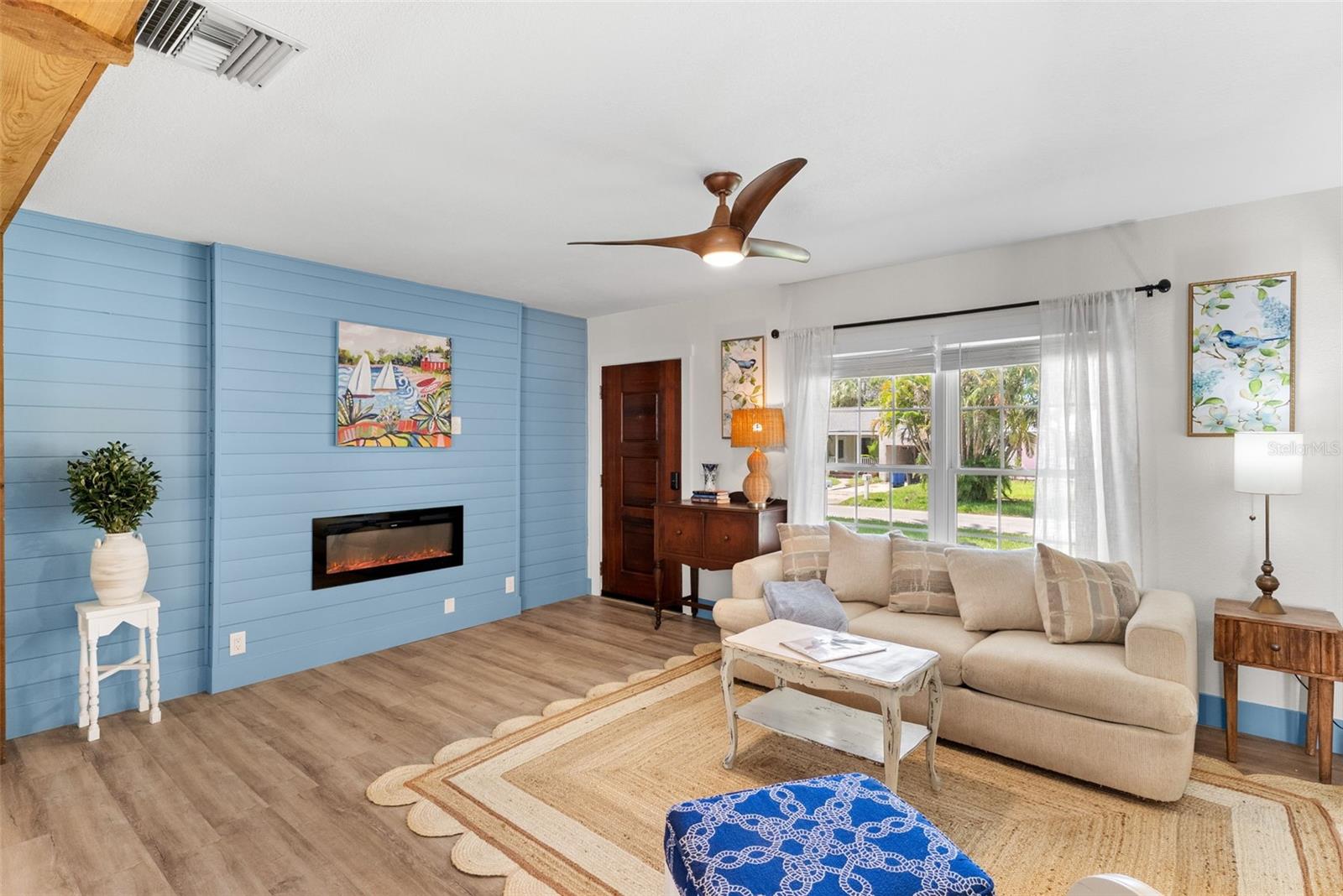 MANDALAY SUB - Residential Lease