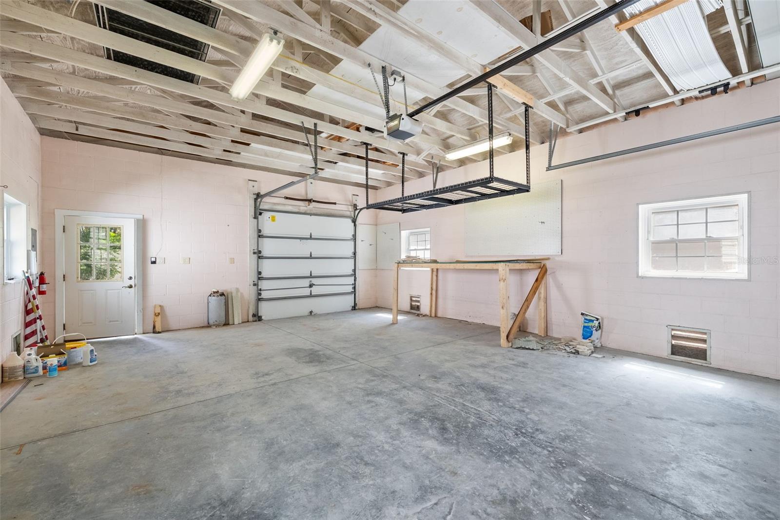 MANDALAY SUB - Residential Lease