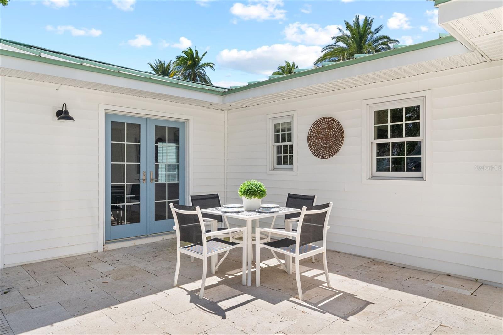 MANDALAY SUB - Residential Lease