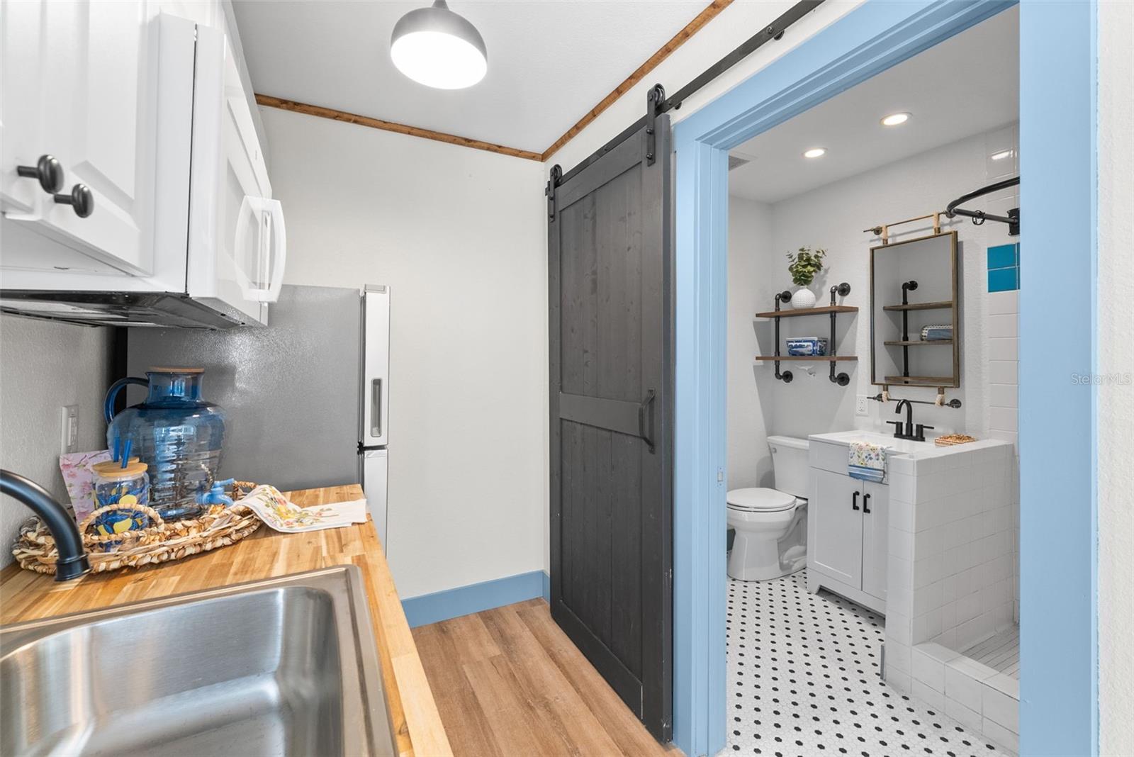 MANDALAY SUB - Residential Lease