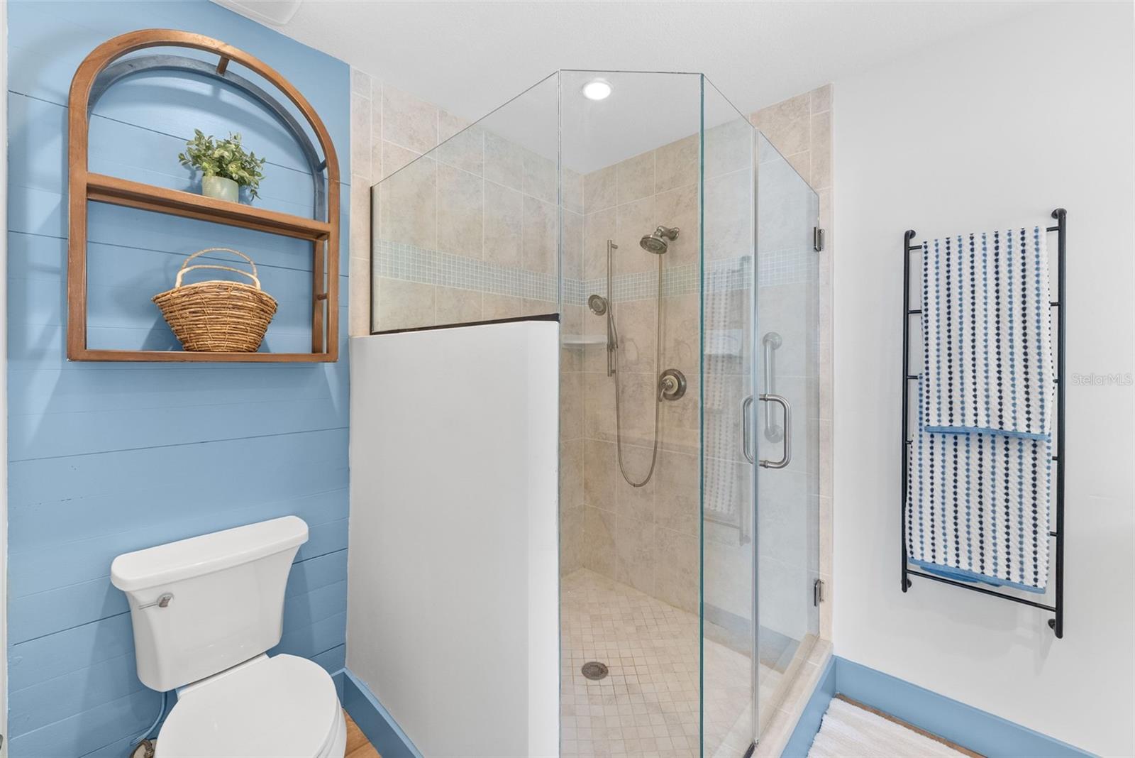 MANDALAY SUB - Residential Lease