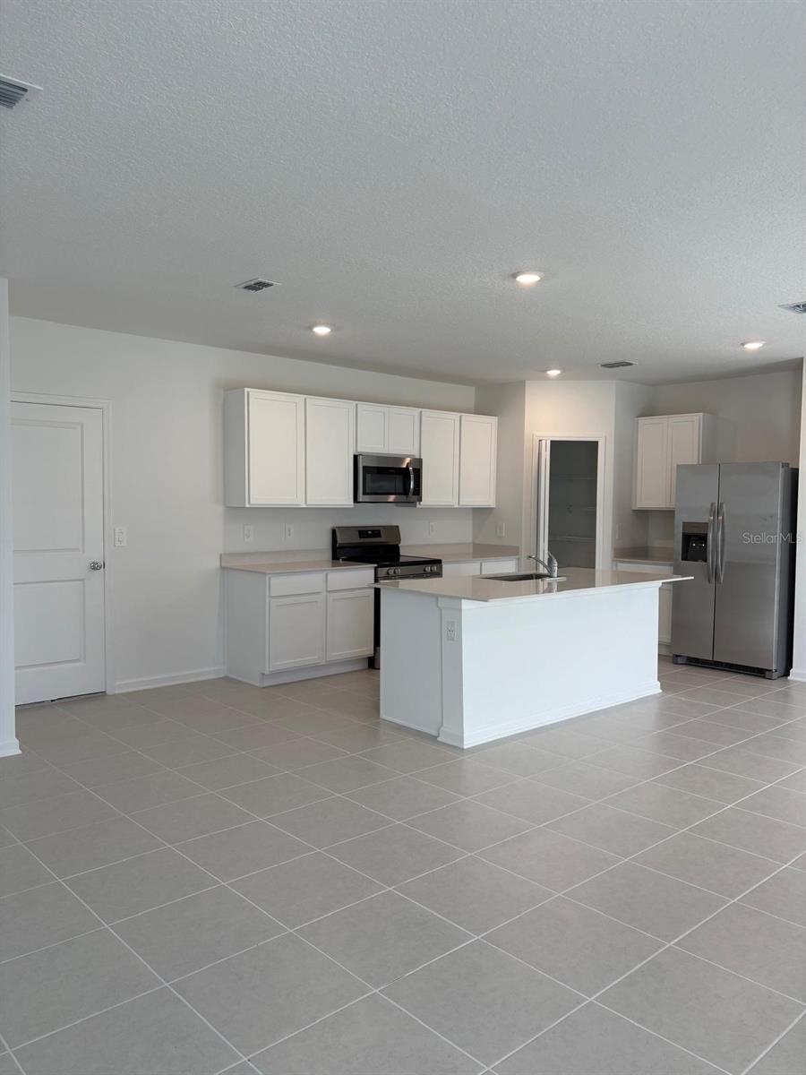 HUNT CLUB AT LAKE WALES PHASE - Residential Lease