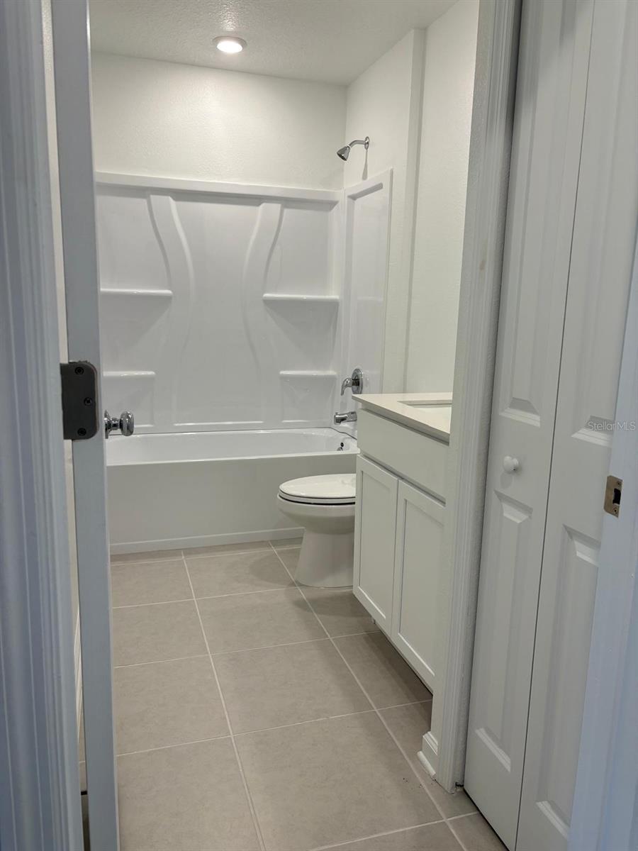 HUNT CLUB AT LAKE WALES PHASE - Residential Lease