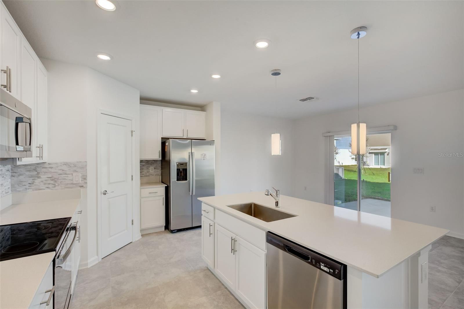 RANCHES/LK MCLEOD I - Residential Lease