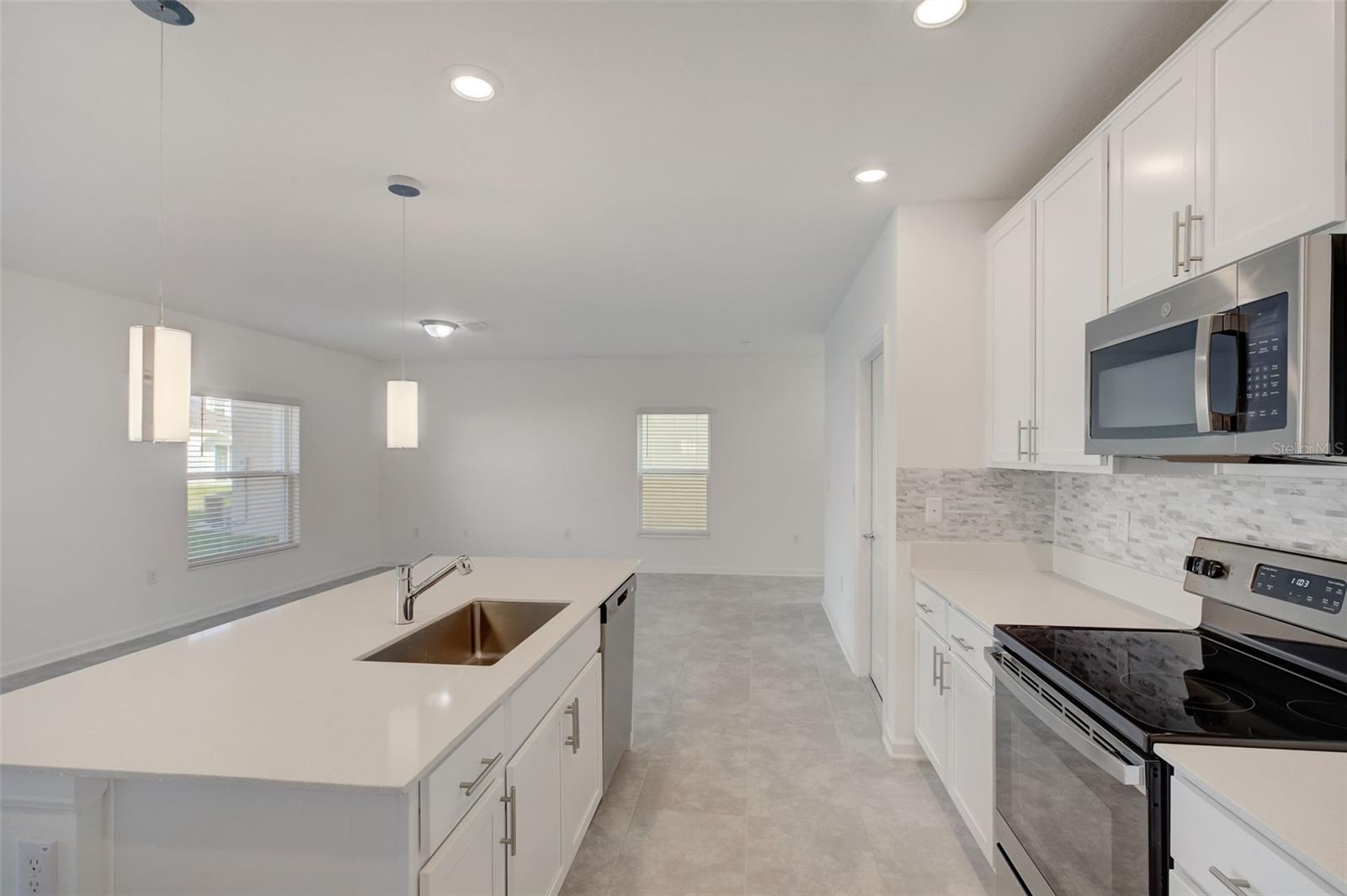 RANCHES/LK MCLEOD I - Residential Lease