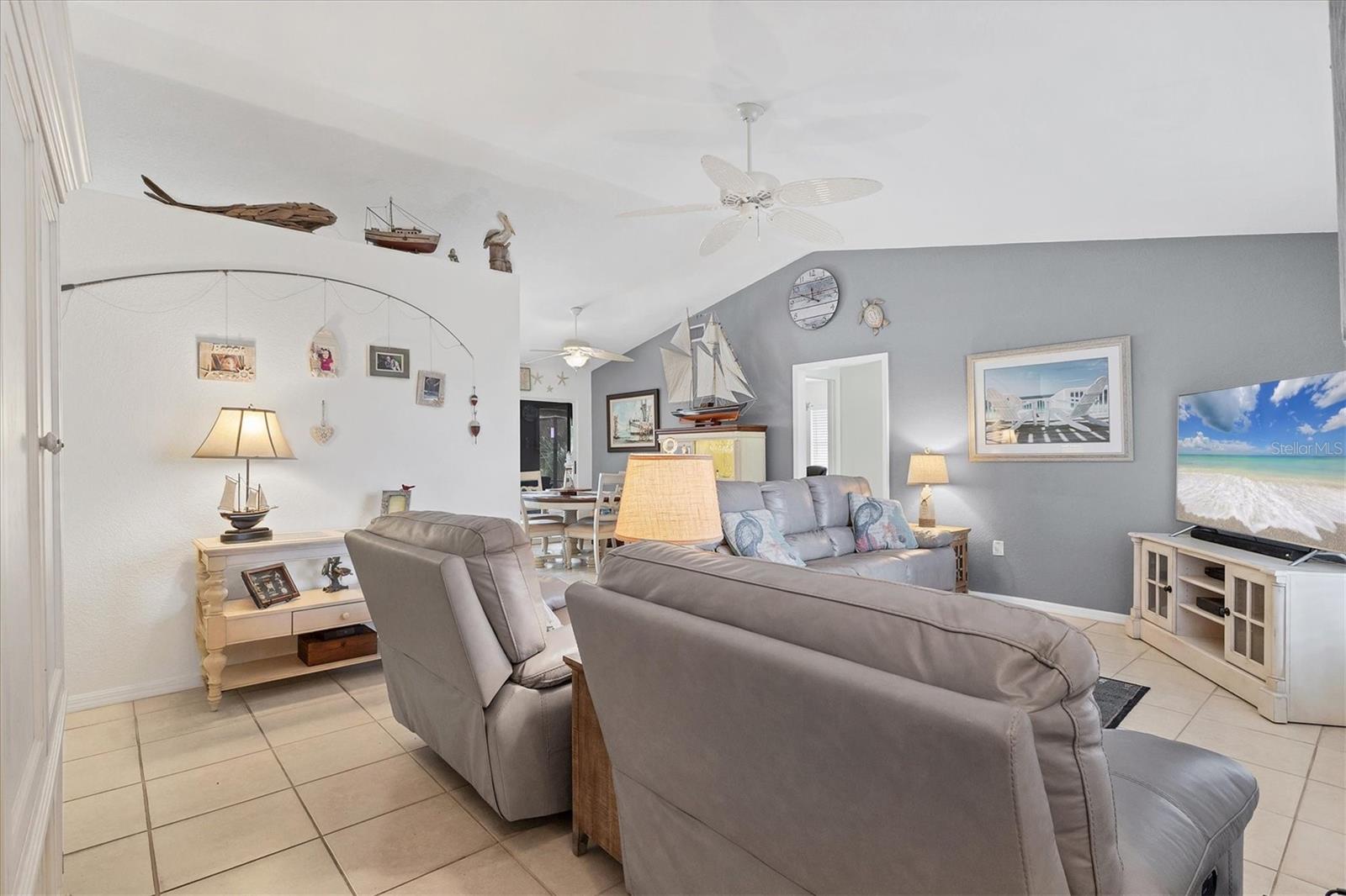 ROTONDA PEBBLE BEACH - Residential