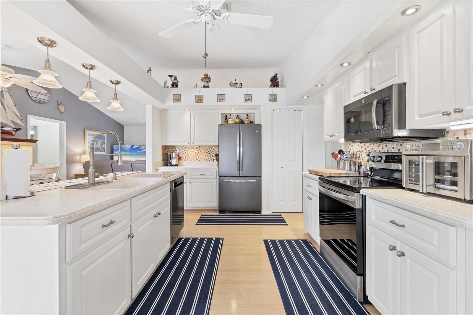 ROTONDA PEBBLE BEACH - Residential