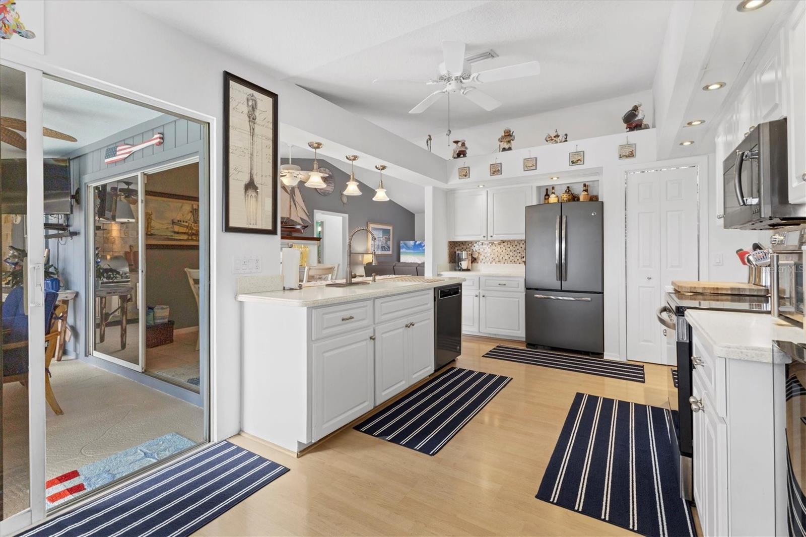 ROTONDA PEBBLE BEACH - Residential