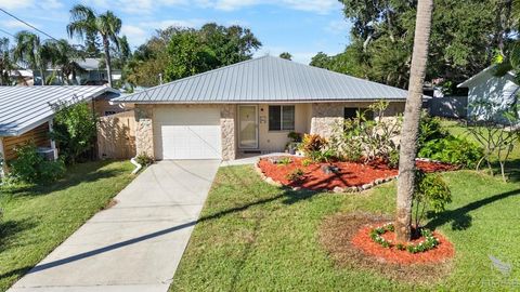 Photo of 638 S Pine Street, New Smyrna Beach, FL 32169 (MLS # NS1086385)