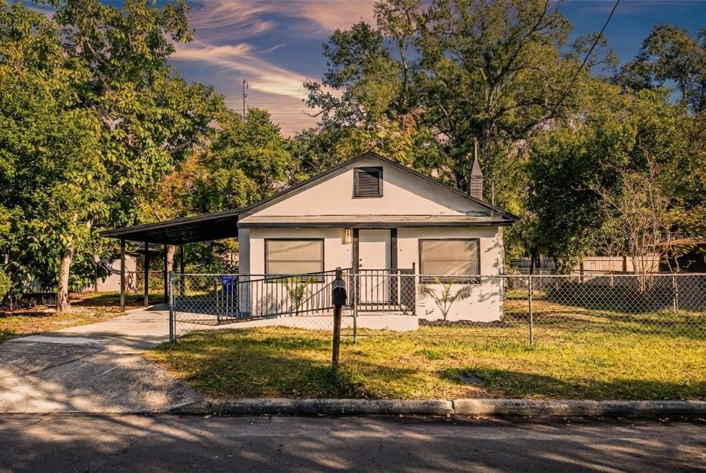 Photo of 1041 Anderson Avenue, Lakeland, FL 33805 (MLS # TB8463528)