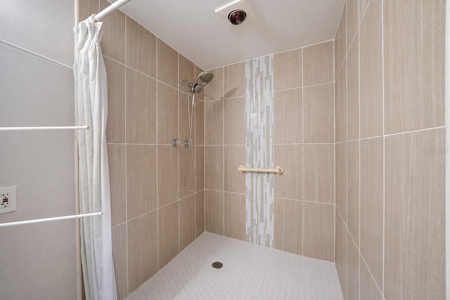 HOLIDAY HEIGHTS - Residential