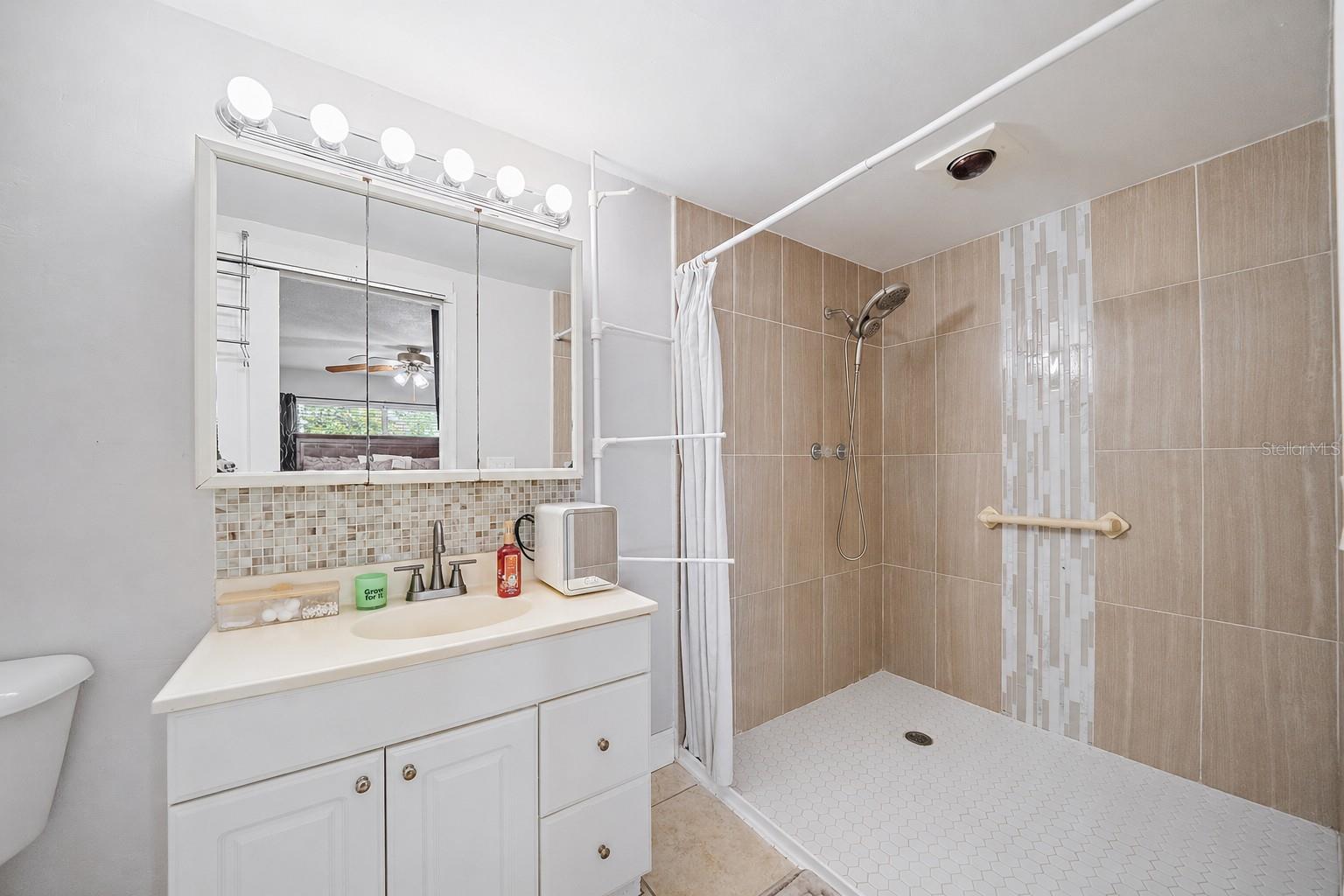 HOLIDAY HEIGHTS - Residential