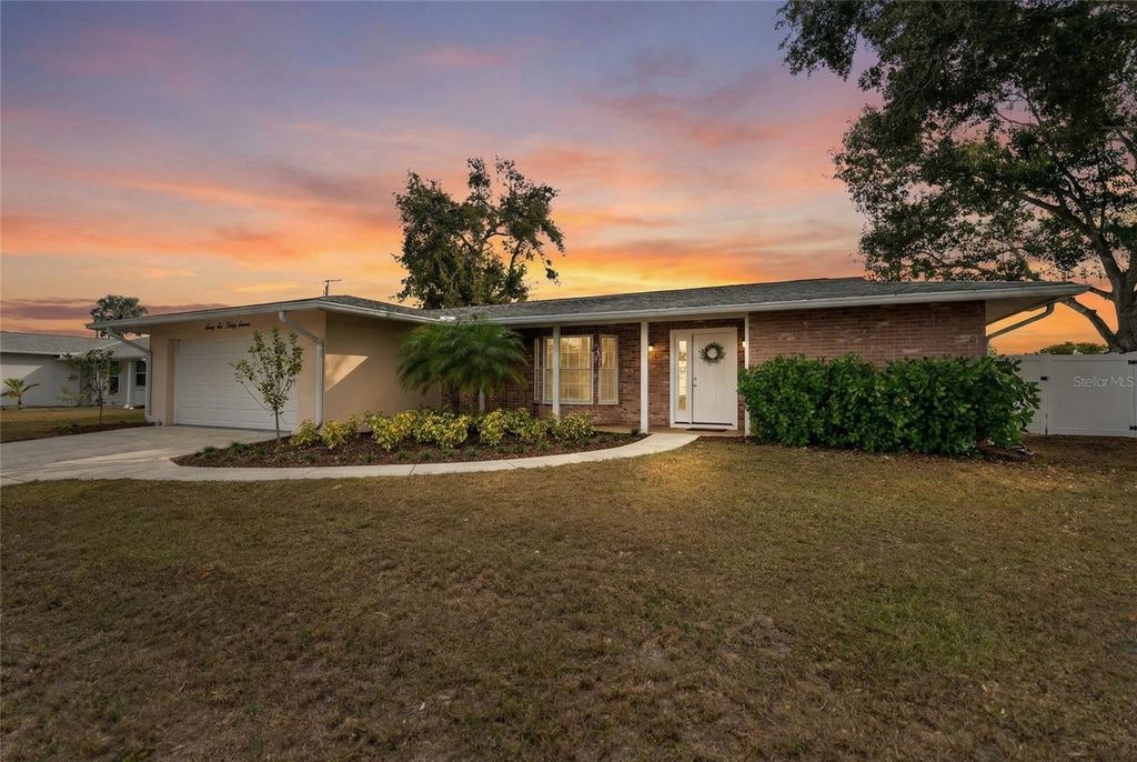 Photo of 6637 Bowline Drive, Sarasota, FL 34231 (MLS # A4676661)