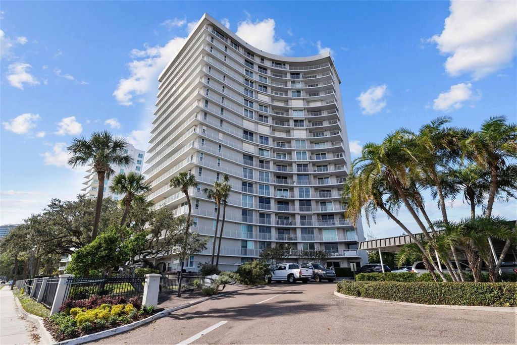 Photo of 2611 Bayshore Boulevard #1002, Tampa, FL 33629 (MLS # TB8429159)