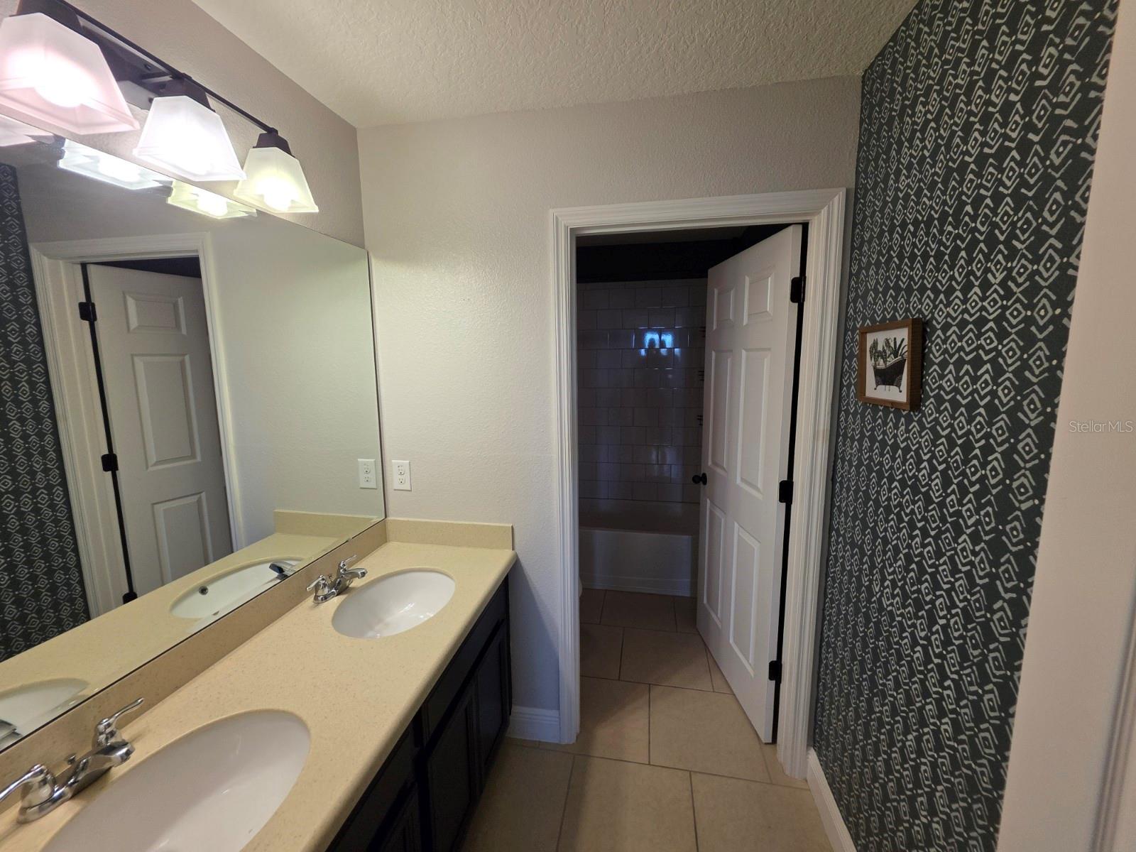 LAUREL ESTATES - Residential Lease