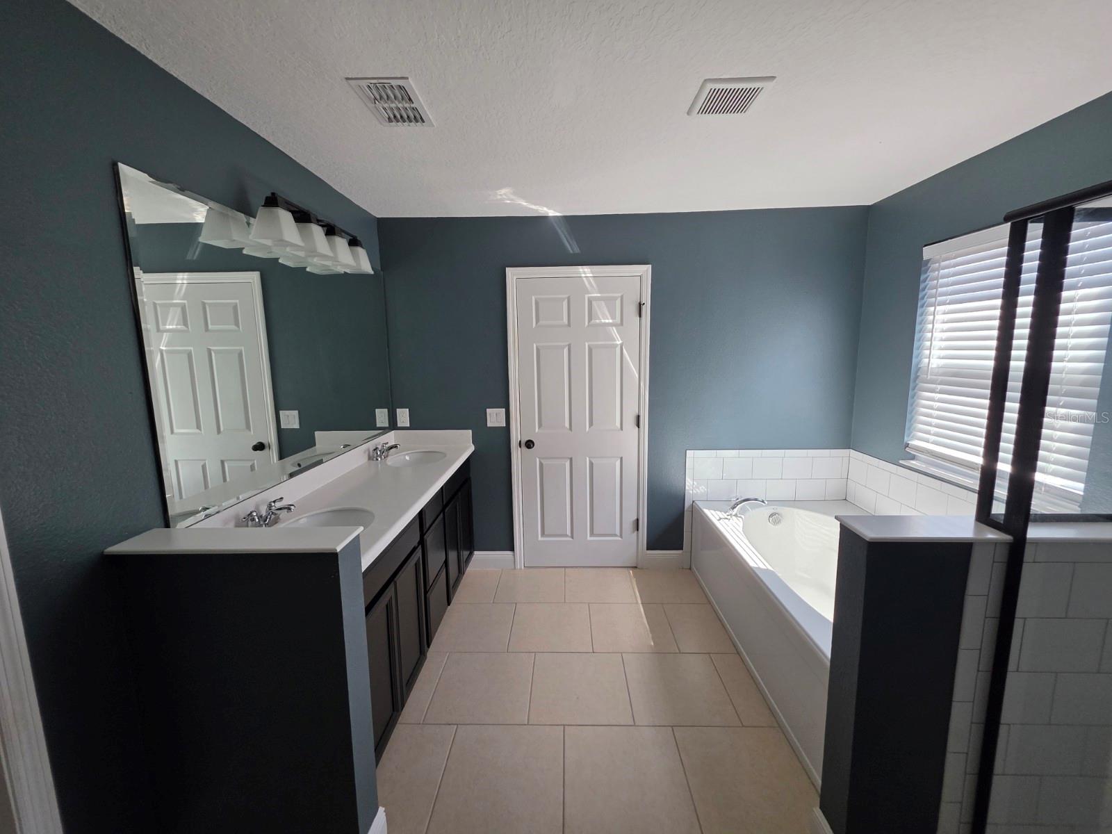 LAUREL ESTATES - Residential Lease