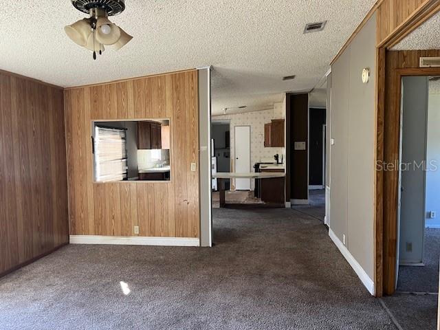 LEWELLYN COUNTRY ESTS - Residential