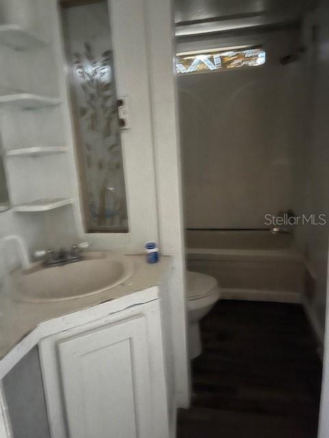 LEWELLYN COUNTRY ESTS - Residential