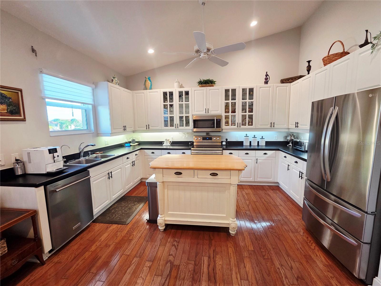 HUNTINGTON LAKES FIVE - Residential